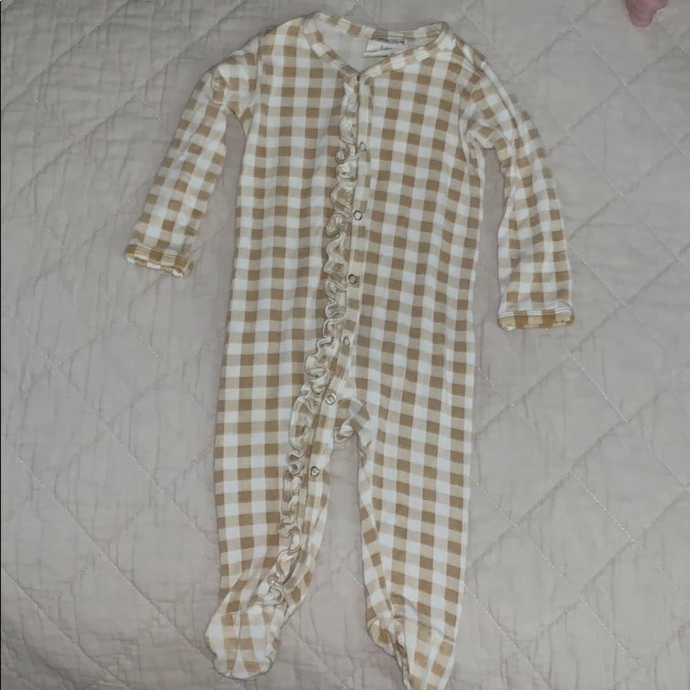 SpearmintLOVE ruffle footie